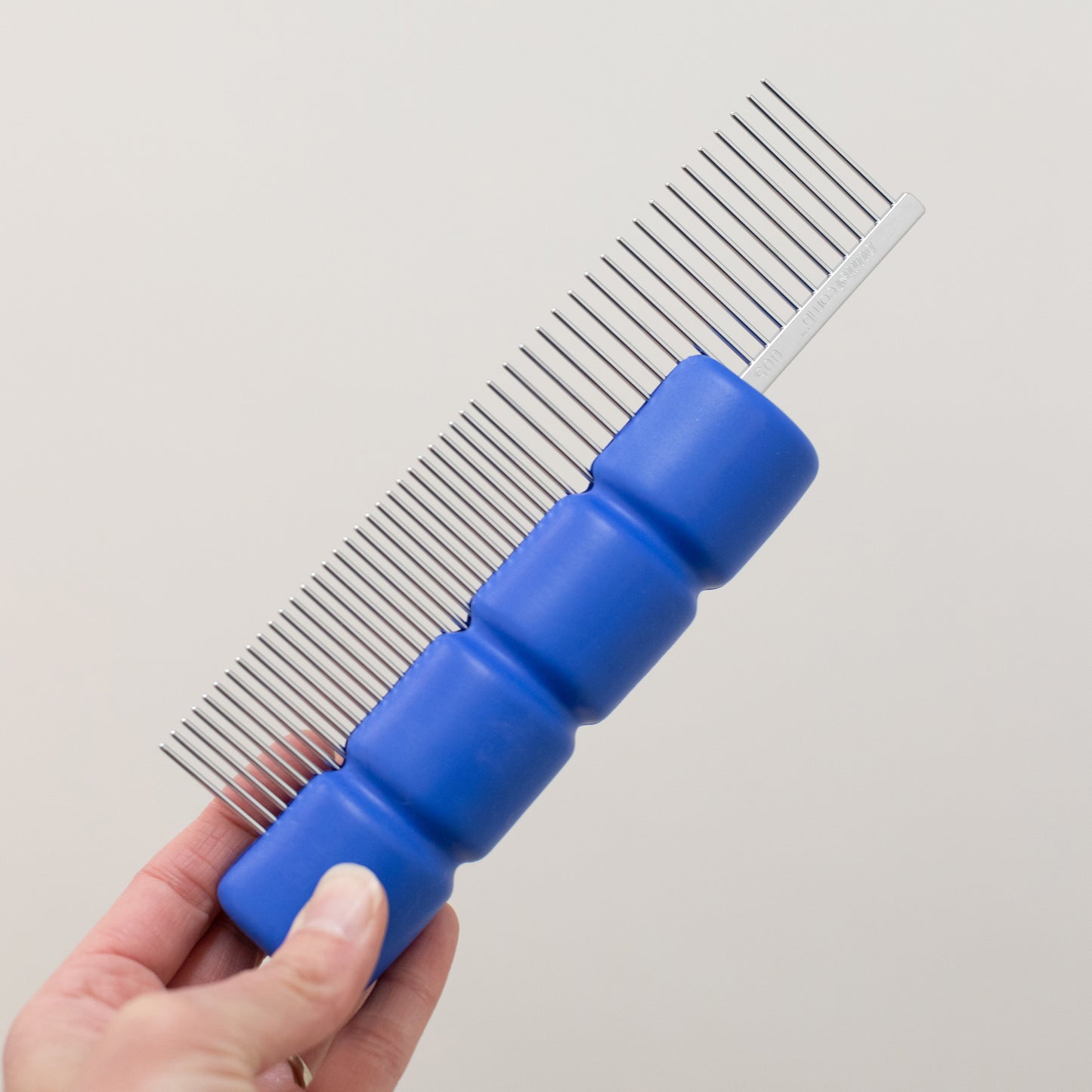 chris christensen grooming comb with hand saver