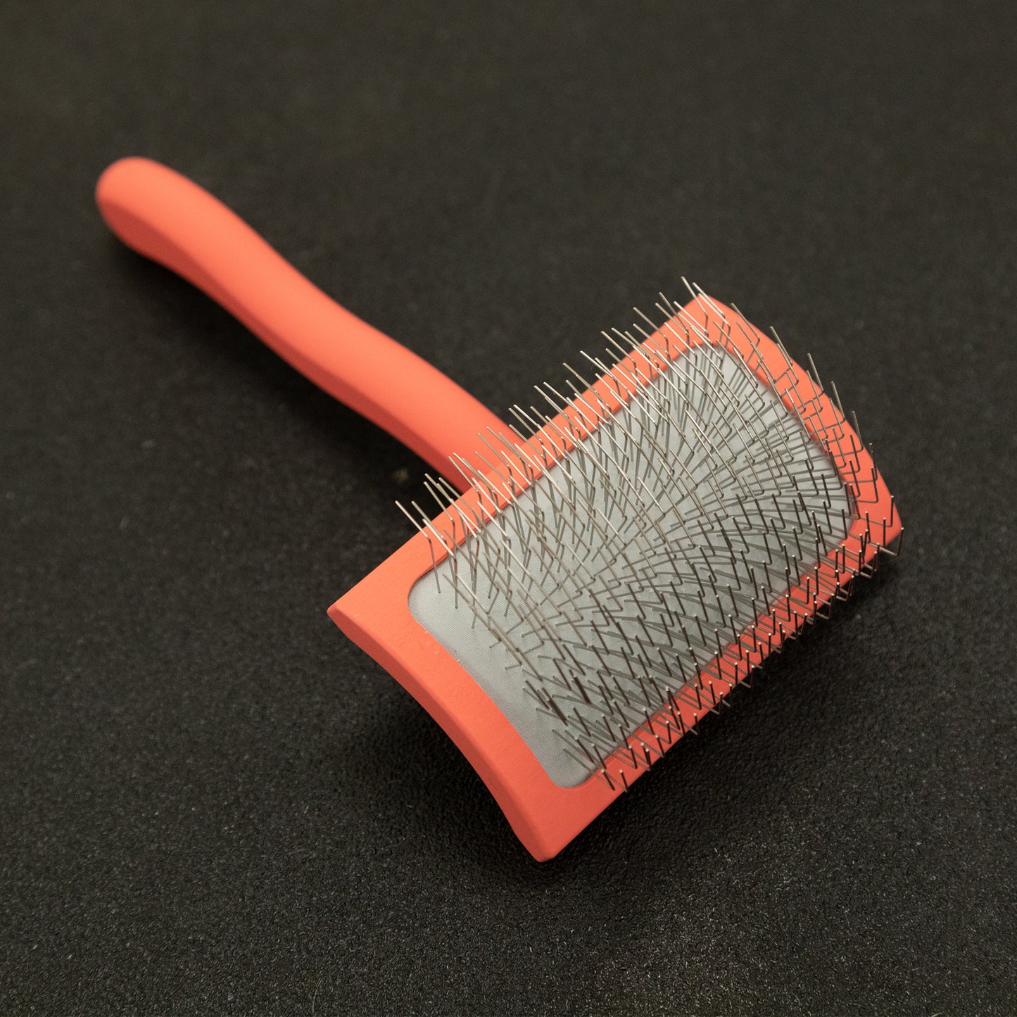 Big G Curved Slicker Coral Brush